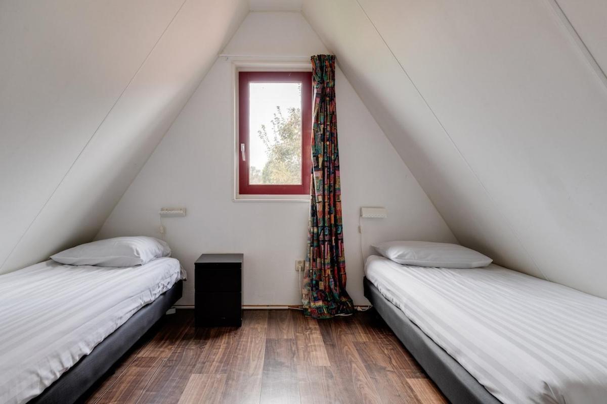Kleine Zanglijster I Prachtig Huisje Nabij Bosrand Zwiggelte Esterno foto