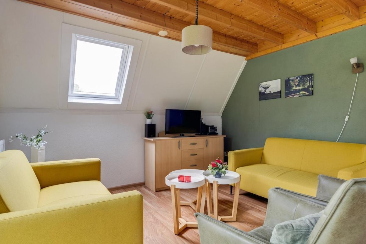 Kleine Zanglijster I Prachtig Huisje Nabij Bosrand Zwiggelte Esterno foto