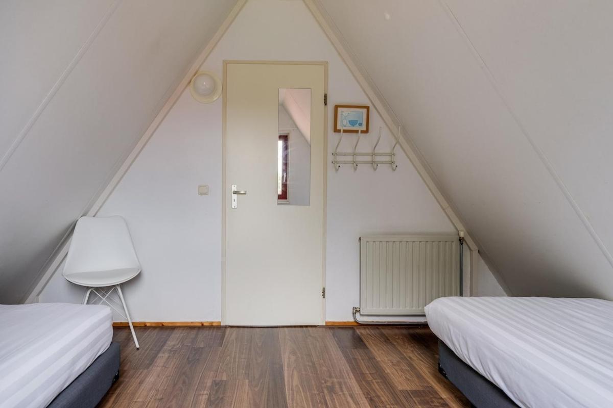 Kleine Zanglijster I Prachtig Huisje Nabij Bosrand Zwiggelte Esterno foto