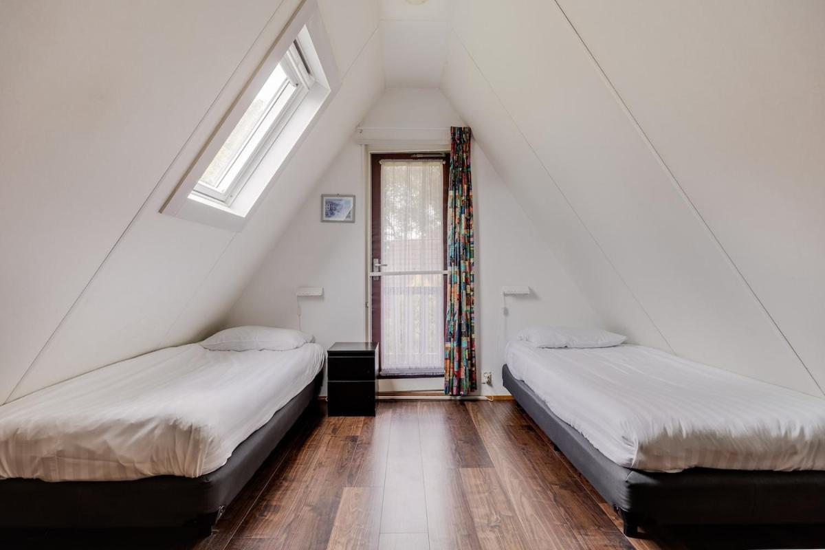 Kleine Zanglijster I Prachtig Huisje Nabij Bosrand Zwiggelte Esterno foto