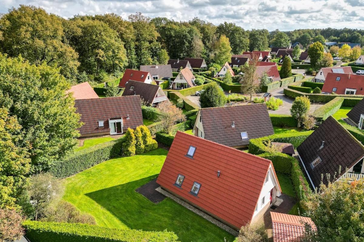 Kleine Zanglijster I Prachtig Huisje Nabij Bosrand Zwiggelte Esterno foto
