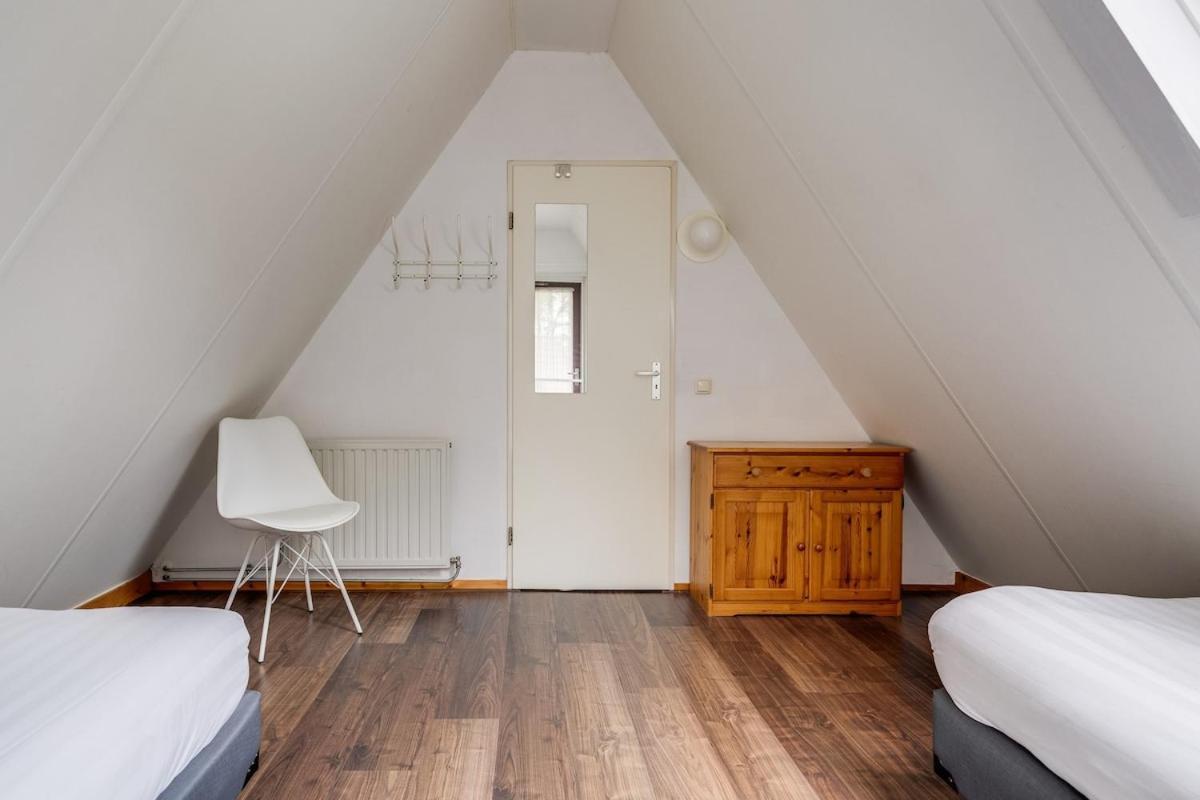Kleine Zanglijster I Prachtig Huisje Nabij Bosrand Zwiggelte Esterno foto