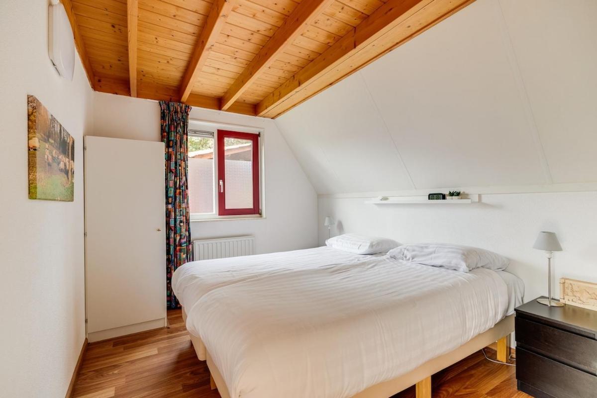 Kleine Zanglijster I Prachtig Huisje Nabij Bosrand Zwiggelte Esterno foto